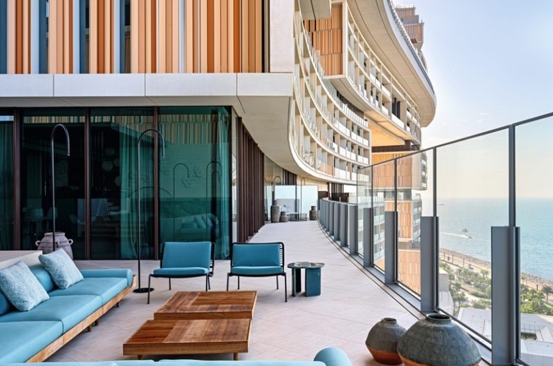 Европейский минимализм в Дубае: интерьер для семейного отдыха