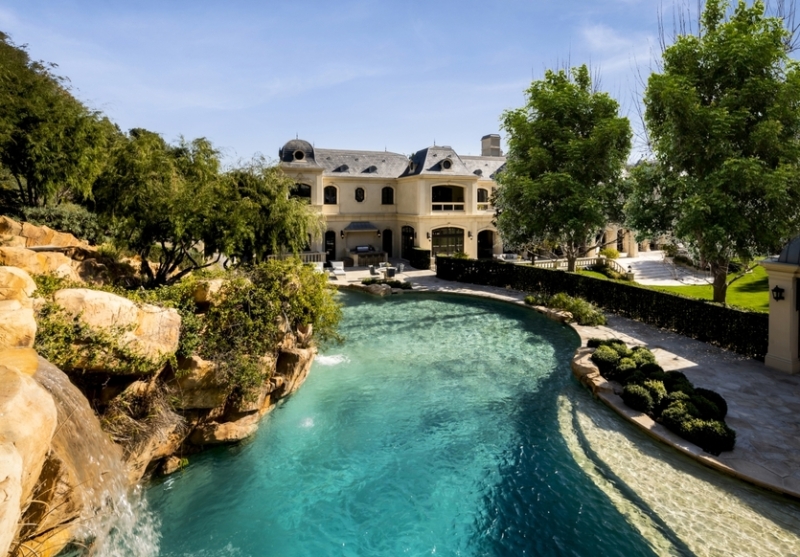 Новый дом Пэрис Хилтон: как живёт it-girl и светская львица