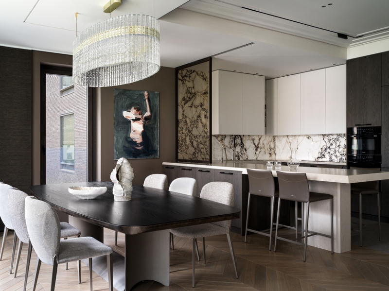 Интерьер в стиле московской неоклассики для большой семьи