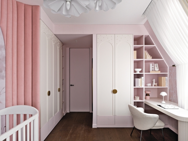 Минималистичный, но уютный: интерьер квартиры для семьи с двумя детьми